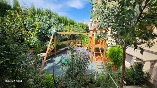 Κήπος έξω από το S Pollo Apartments by first beach line
