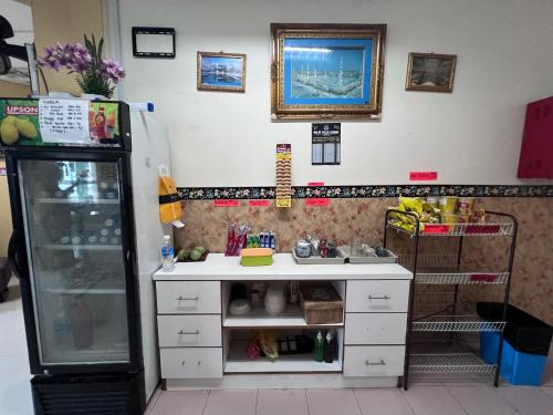 Η κουζίνα ή μικρή κουζίνα στο Seri Kemaman Inn, Chukai Terengganu