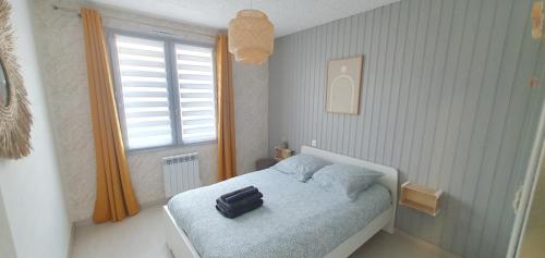 Ένα ή περισσότερα κρεβάτια σε δωμάτιο στο Maison Le Baron 13pers Tiffauges proche Puy du Fou