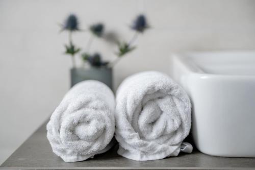 a pair of towels sitting on top of a table at 4Hafenzeiten - NIE11 Hamburg in Niendorf