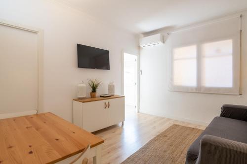 Televízia a/alebo spoločenská miestnosť v ubytovaní Apartamento NUEVO con encanto en SAGRADA FAMILIA