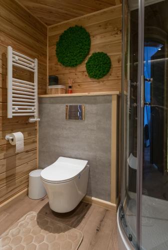 Ванная комната в Glamp Mała Łąka Jacuzzi & Sauna Zakopane