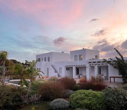 Villa KLAR, on the Outskirts of Naousa , Paros