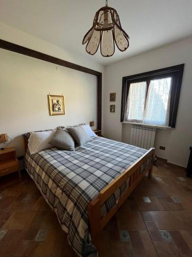 a bedroom with a bed and a ceiling fan at Il Rifugio di Carmine in Castel di Sangro