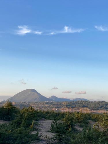 a view of the mountains from the top of a hill at Kokkini Peach Budget in Kokkínion