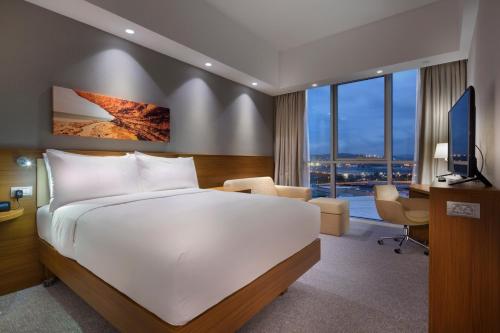 Cama ou camas em um quarto em Hampton By Hilton Kocaeli Symbol