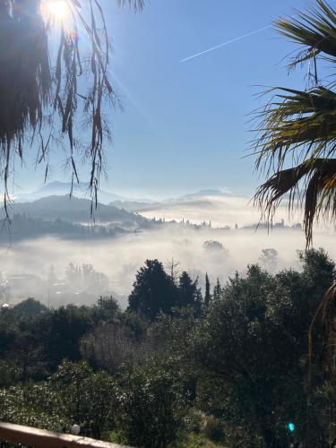 a view of a foggy valley with the sun in the background at Kokkini Peach Budget in Kokkínion