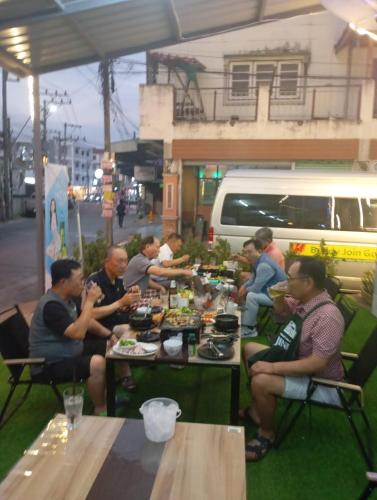a group of people sitting at a table eating food at Buddy hotel in Pattaya