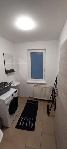 a small room with a stove and a window at Monteurwohnungen in Wanzleben in Wanzleben