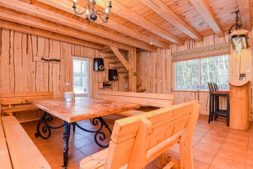 a dining room with a wooden table in a cabin at Pirties namas by Stay Lagom in Stirbaičiai