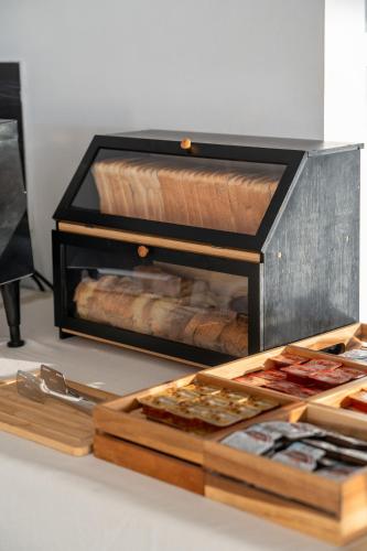 a counter with a oven with food in it at La Luna Hotel in Troulos
