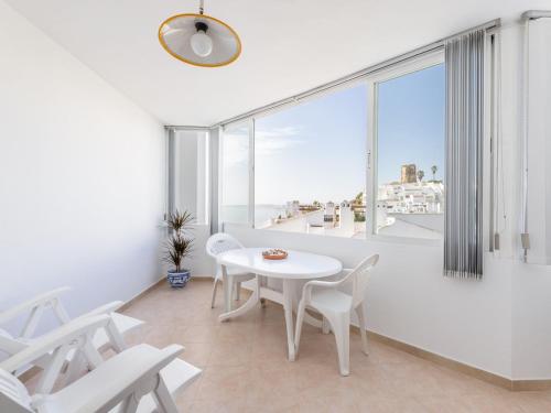 Pass the Keys Sunny Ocean Front Apartment
