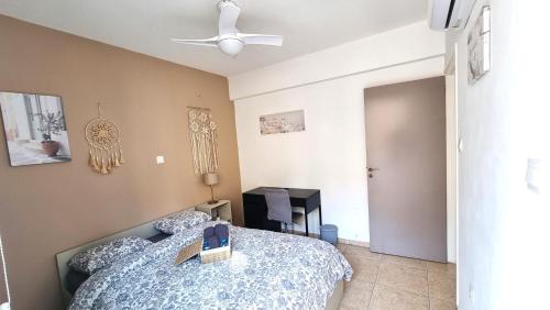 5 Min Walk to Beach, Perfect Seaside Escape 3BR Shared Apartmentにあるベッド