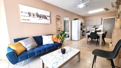 5 Min Walk to Beach, Perfect Seaside Escape 3BR Shared Apartment