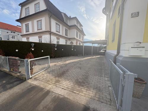 a building with a fence in front of a street at Gasthof Knezevic in Leoben