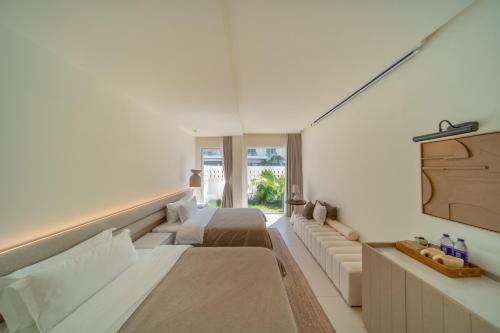 a living room with two beds and a couch at 礼橖LoveTime·美学海景民宿（较场尾大鹏所城店） in Shenzhen