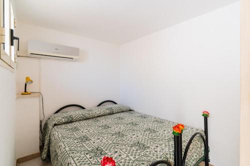 a bedroom with a bed in a white room at Appartamento La Meta by BarbarHouse in Sant'Isidoro