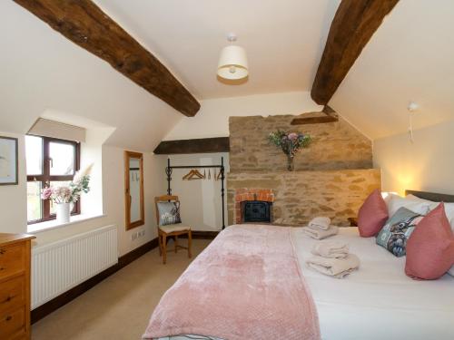 En eller flere senge i et værelse på Wilstone Cottage