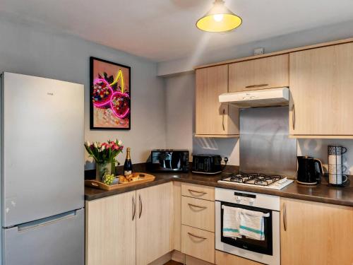 Kuchyň nebo kuchyňský kout v ubytování Lakeside: Argosy 3bed house 2bath parking M27 J5 Southampton Airport sleeps 6