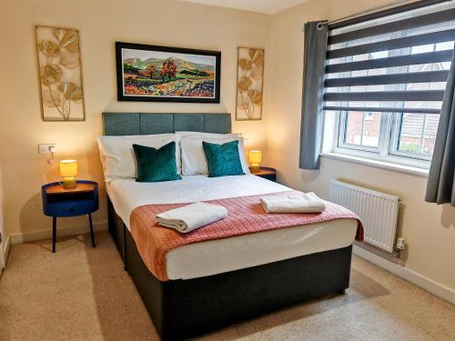 Postel nebo postele na pokoji v ubytování Lakeside: Argosy 3bed house 2bath parking M27 J5 Southampton Airport sleeps 6
