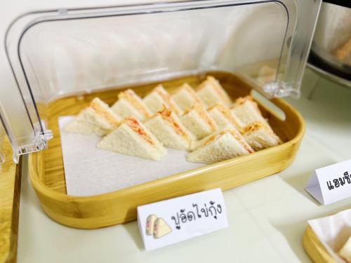 a tray of sandwiches in a container on a table at ชาโตว เรสซิเดนซ์ Chateau Residences in Ban Khlong Nung
