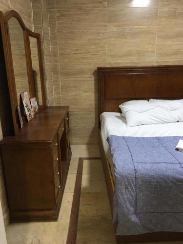 Ένα ή περισσότερα κρεβάτια σε δωμάτιο στο Mu House, Airport Oasis