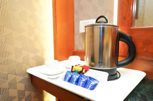 Kaffee-/Teezubehör in der Unterkunft Zaith Residency Near US Consulate & Apollo hospitals