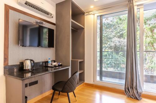 Nhà bếp/bếp nhỏ tại Hotel Mayur C R Park - Greater Kailash New Delhi