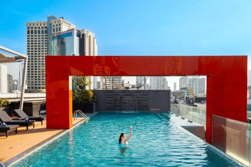 Kolam renang di atau dekat dengan Four Points by Sheraton Bangkok, Sukhumvit 15