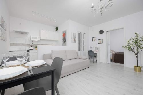 Dapur atau dapur kecil di Jasny Apartament z Tarasem i Parkingiem by Noclegi Renters