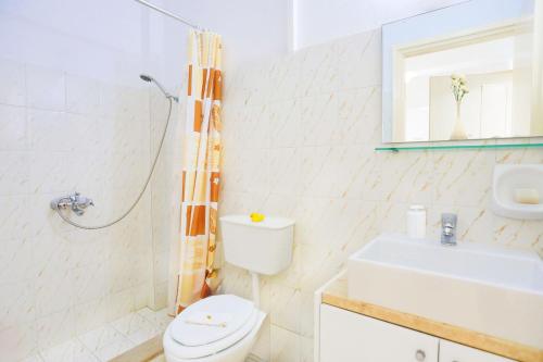 Koupelna v ubytování Angela Apartment