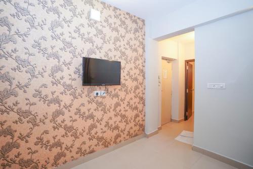 TV/Unterhaltungsangebot in der Unterkunft Zaith Residency Near US Consulate & Apollo hospitals