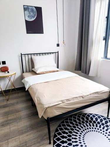 a bedroom with a bed and a window at Prajna Pavilion in Dali Ancient Town