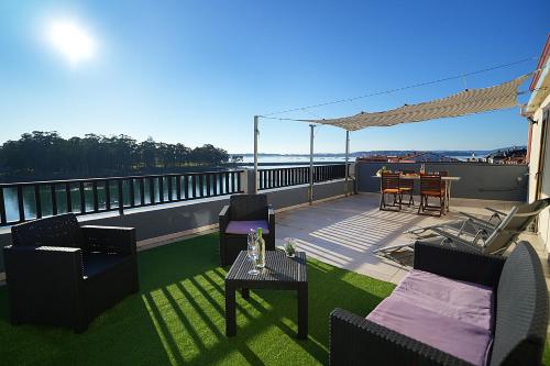 Apartamento con terraza con vistas al mar