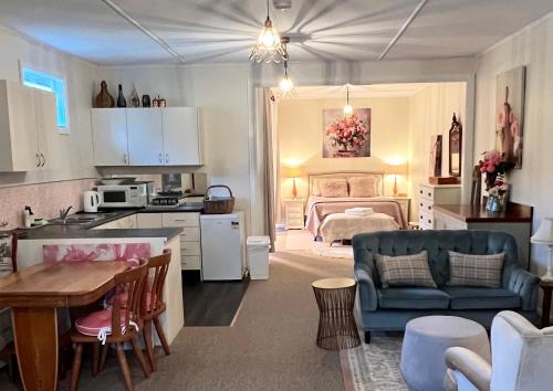 a living room with a kitchen and a bedroom at Katoomba Cosy Cottage- entire 65sqm cottage in Katoomba