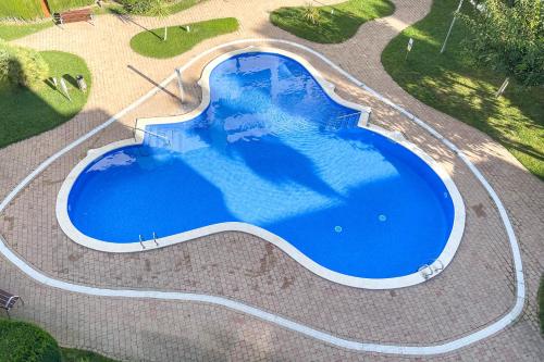 Apartamento planta baja con piscina en el edificio Royal Marine II