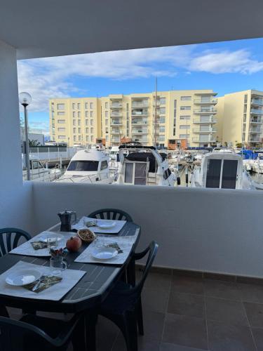 Apartamento planta baja con piscina en el edificio Royal Marine II