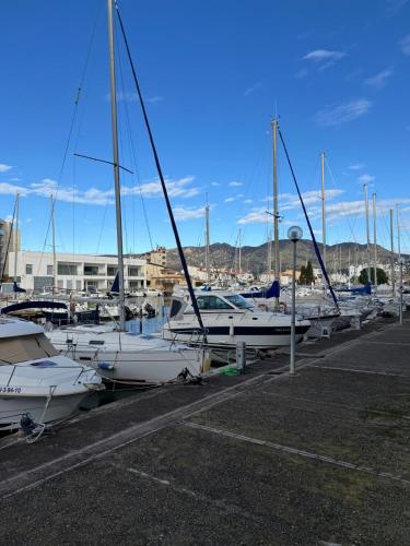 Apartamento planta baja con piscina en el edificio Royal Marine II