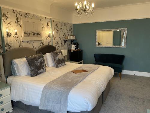 a hotel room with a bed and a chair at Seabreeze in Torquay