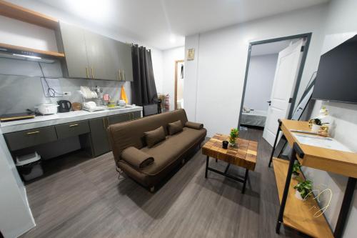 Η κουζίνα ή μικρή κουζίνα στο CJ Apartments