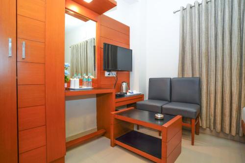 TV/Unterhaltungsangebot in der Unterkunft Zaith Residency Near US Consulate & Apollo hospitals