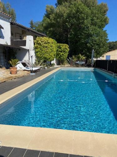 Πισίνα στο ή κοντά στο NOUVEAU ! VILLA LORANA Entre mer et Vignes