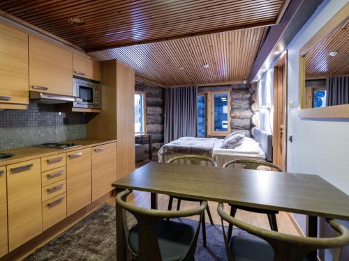 a kitchen and dining room with a table and chairs at Santa's Villa Laavu in Kittilä