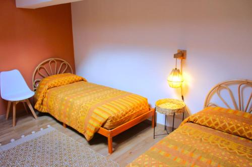 Postel nebo postele na pokoji v ubytování Mediterraneo Loft - Fabrique - Milano Santa Giulia Hockey Arena - 20 minutes from Duomo