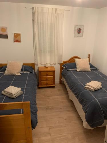 Postel nebo postele na pokoji v ubytování acogedor apartamento 2 dormitorios