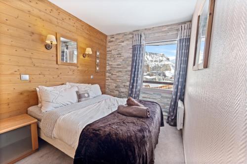 Postel nebo postele na pokoji v ubytování Chalet Neva - luxury chalet with sauna by Avoriaz Chalets