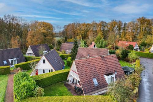 an aerial view of a village with houses at Kuifeend I Chalet met Modern Interieur in Zwiggelte