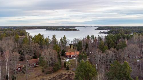 an aerial view of a house and a lake at Hus Skärgården in Figeholm