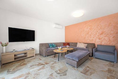 Villa Nur for 10 people near Pula with 45 m2 private pool & jacuzzi only 2 km from beach