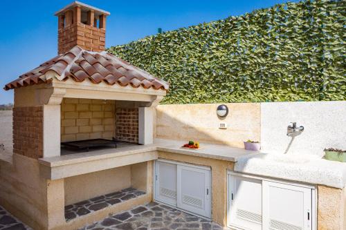 Villa Nur for 10 people near Pula with 45 m2 private pool & jacuzzi only 2 km from beach